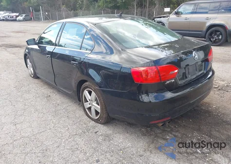 2013 Volkswagen Jetta 2.0L Tdi z USA, uszkodzony, nr VIN 3VWLL7AJ2DM372735